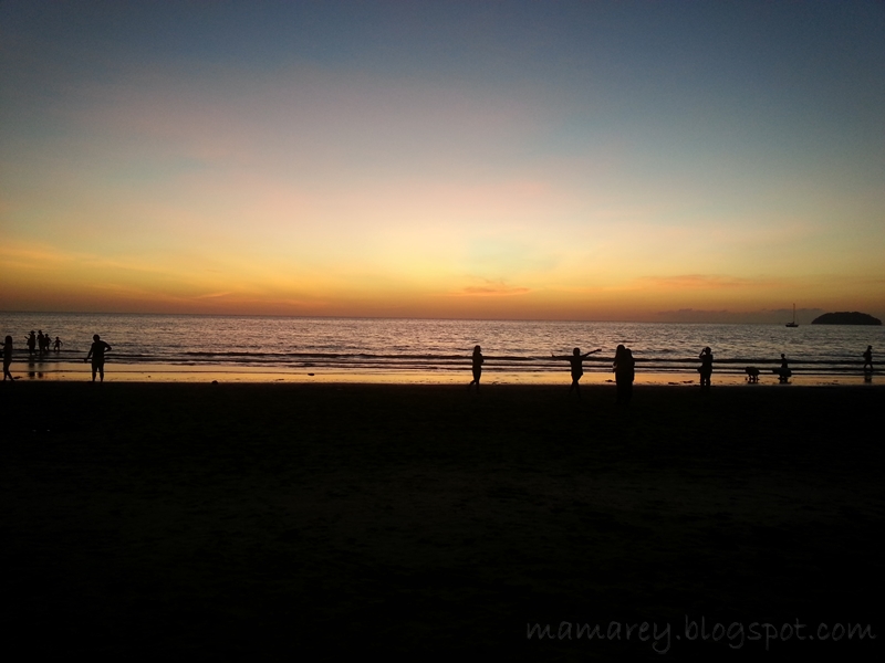 Menikmati Senja Di Pantai Tanjung Aru  MaMaRey