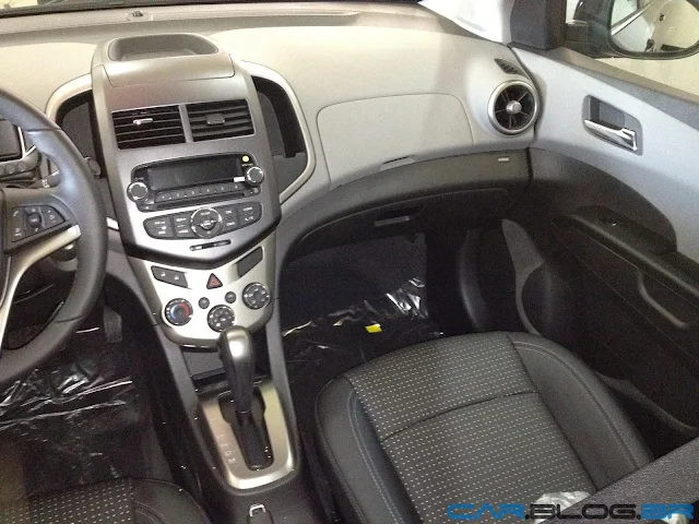 Chevrolet Sonic Sedan LTZ Automático - interior