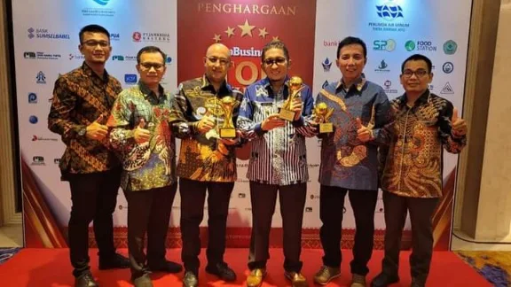 TOP BUMD Award 2022 Diraih Wako Hendri Septa dan Dirut Perumda Air Minum Padang