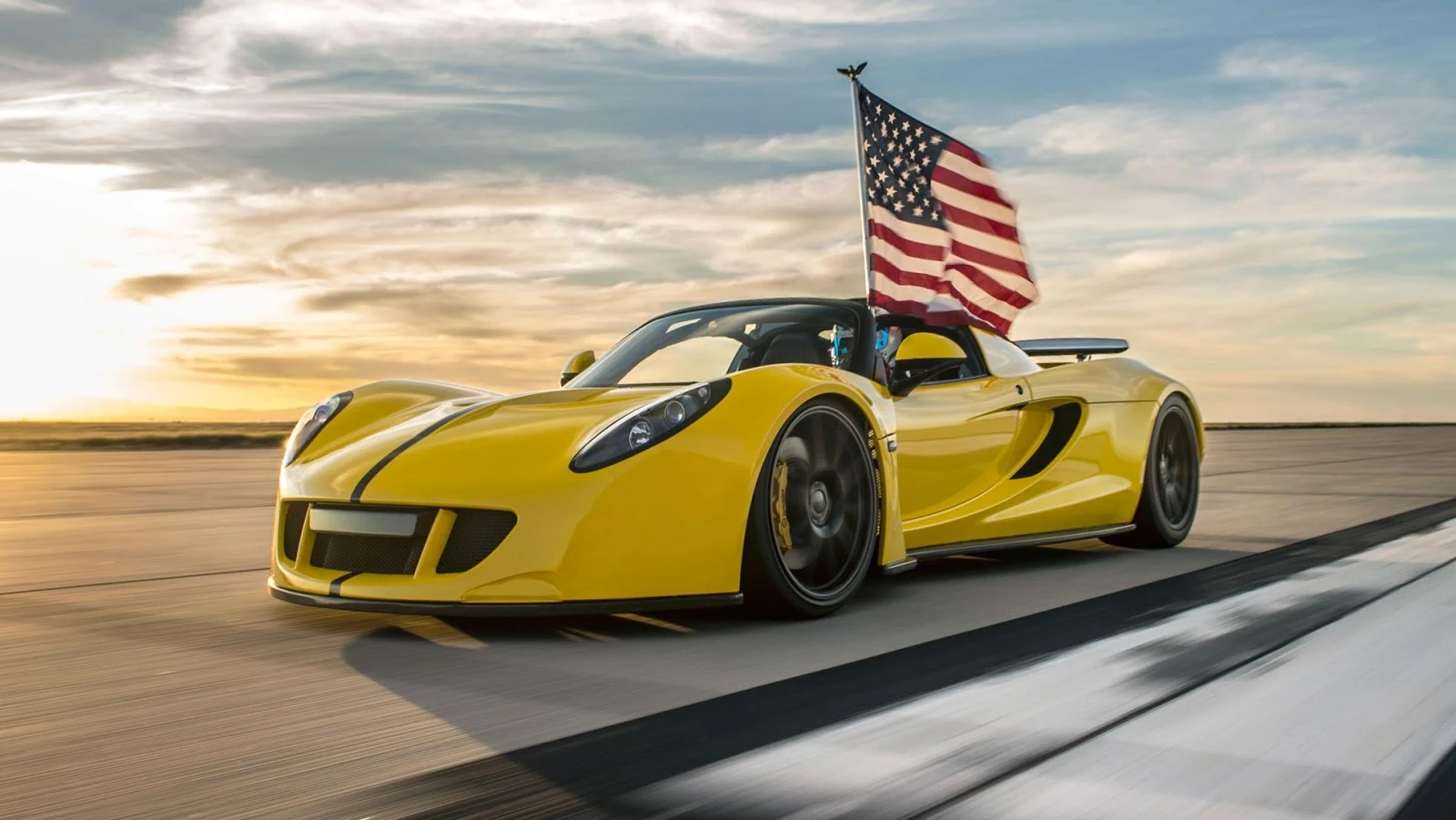 Siêu xe Hennessey Venom GT Spyder đạt tốc độ 427,5 km/h