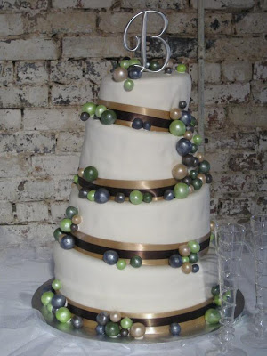 Pearl wedding cakes black and white