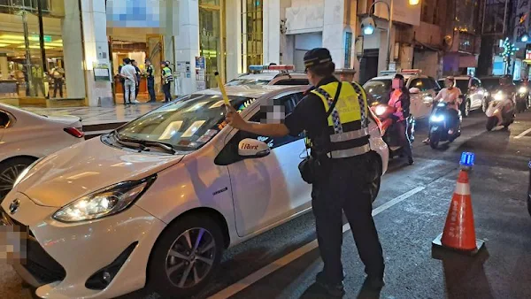 ▲台中市政府警察局實施重點密集性臨檢，並結合周邊道路封鎖式路檢盤查，藉由強力執法遏止犯罪情事發生，維護台中宜居城市安全及秩序穩定。（圖／台中市警察局提供）