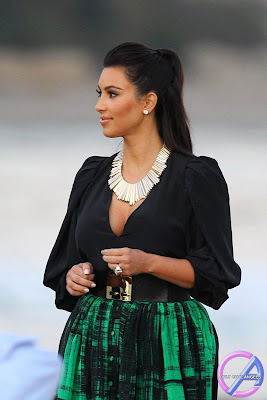 Kim_Kardashian_Photoshoot_At_Beach