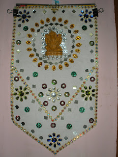Craft Ideas  Pista Shells on Tips      For Framing    Calender Cardboard Have Been Used As Base