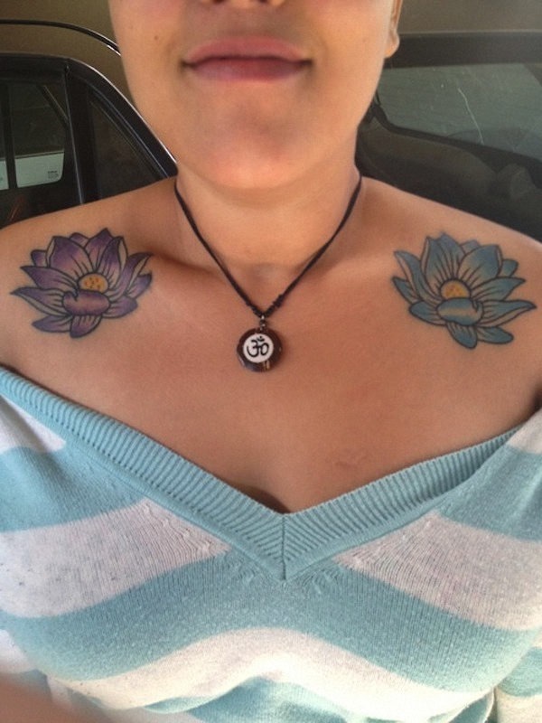 o_roxo_e_o_azul_da_flor_de_ltus_ombro_tatuagem
