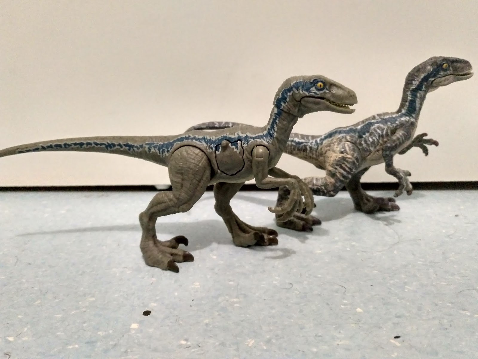 Jurassic World Fallen Kingdom Battle Damage Velociraptor Blue Jurassic Park Tv Movie Video Games Barnbanners Toys Hobbies