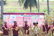 Plh Kakanwil bersama Kalapas Amurang Rayakan Sukses Panen Jagung dari Program Sarana Asimilasi dan Edukasi Lapas Amurang