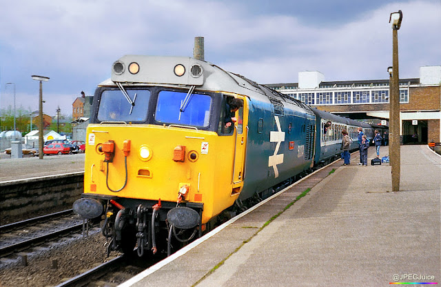 50004 St Vincent large logo livery