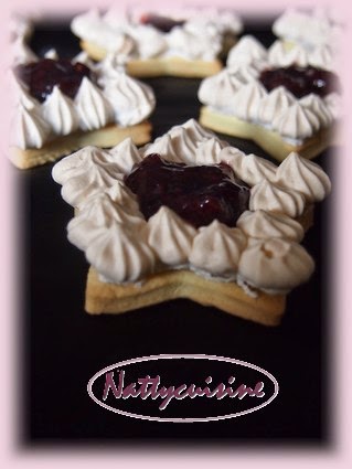 http://nattycuisine.over-blog.com/article-etoile-meringue-a-la-confiture-quatre-fruit-st-dalfour-116679487.html