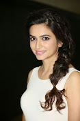 kriti karbandha glam pics-thumbnail-49