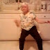 Αυτή η γιαγιά είναι...απίστευτη (Βίντεο)