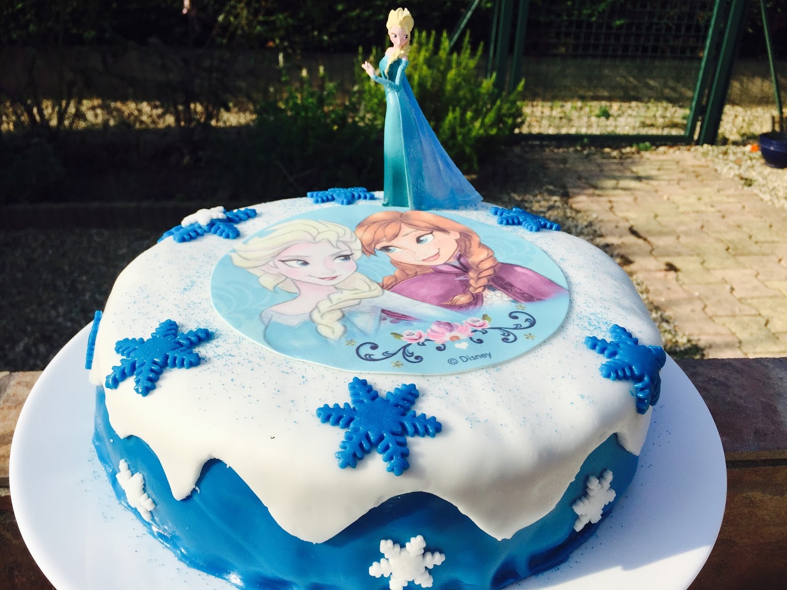 Gateau D Anniversaire La Reine Des Neiges Gateau D Anniversaire La Reine Des Neiges