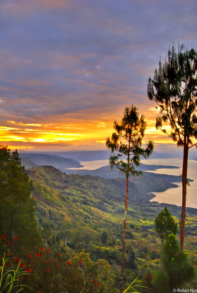 10 Places You Shouldn't Miss in Indonesia | Lake Toba , Indonesia 