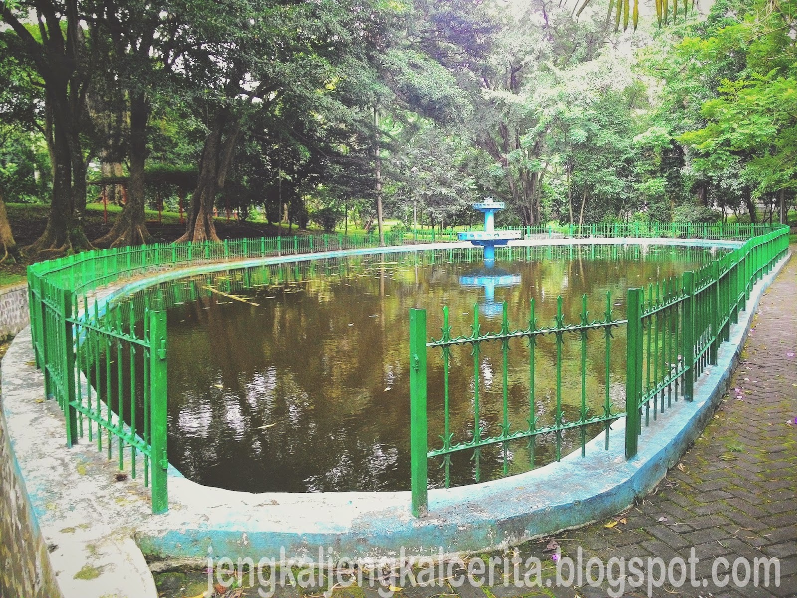 Jengkaljengkalcerita: JALAN-JALAN DI TAMAN MALUKU, BANDUNG