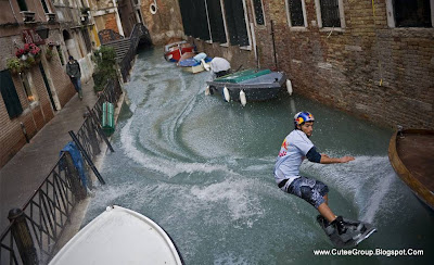 Venice is Swimming By: www.CuteeGroup.TK