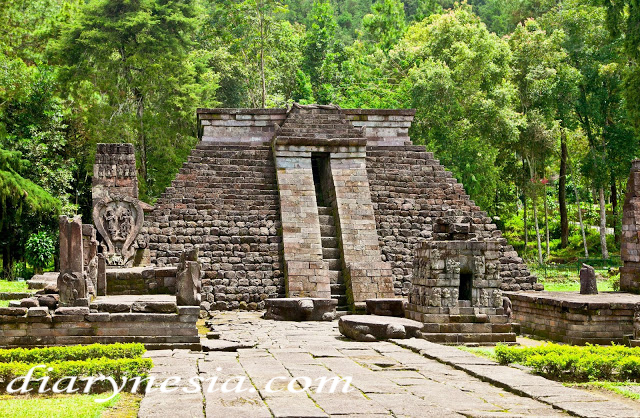 Best Places to Visit in Karanganyar, sukuh temple in karanganyar, most famous temple in Indonesia, diarynesia