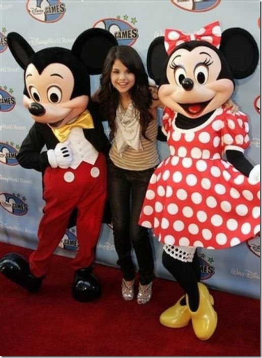 selena-gomez-timeline-17c3cf