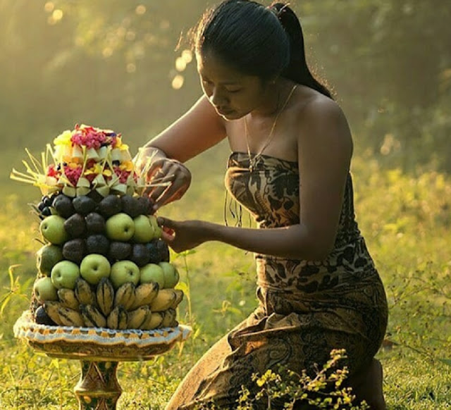 Dibalik Kecantikan Dan Keangunan Wanita Bali