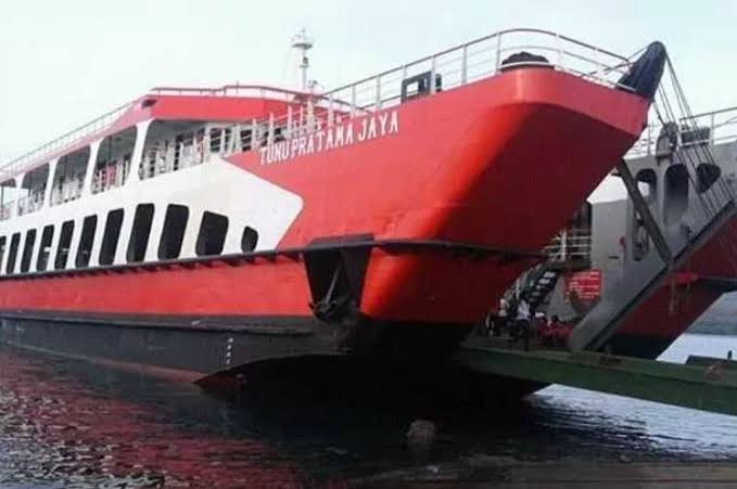 Kapal Ferry Tunu Pratama Jaya Tenggelam di Selat Bali  ‎