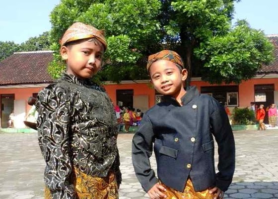  Foto  Anak  Lucu Memakai Baju  Adat Dan Kebaya Memperingati 