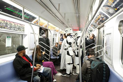 star wars no metrô princesa leia darth vader stormtroopers improv everywhere