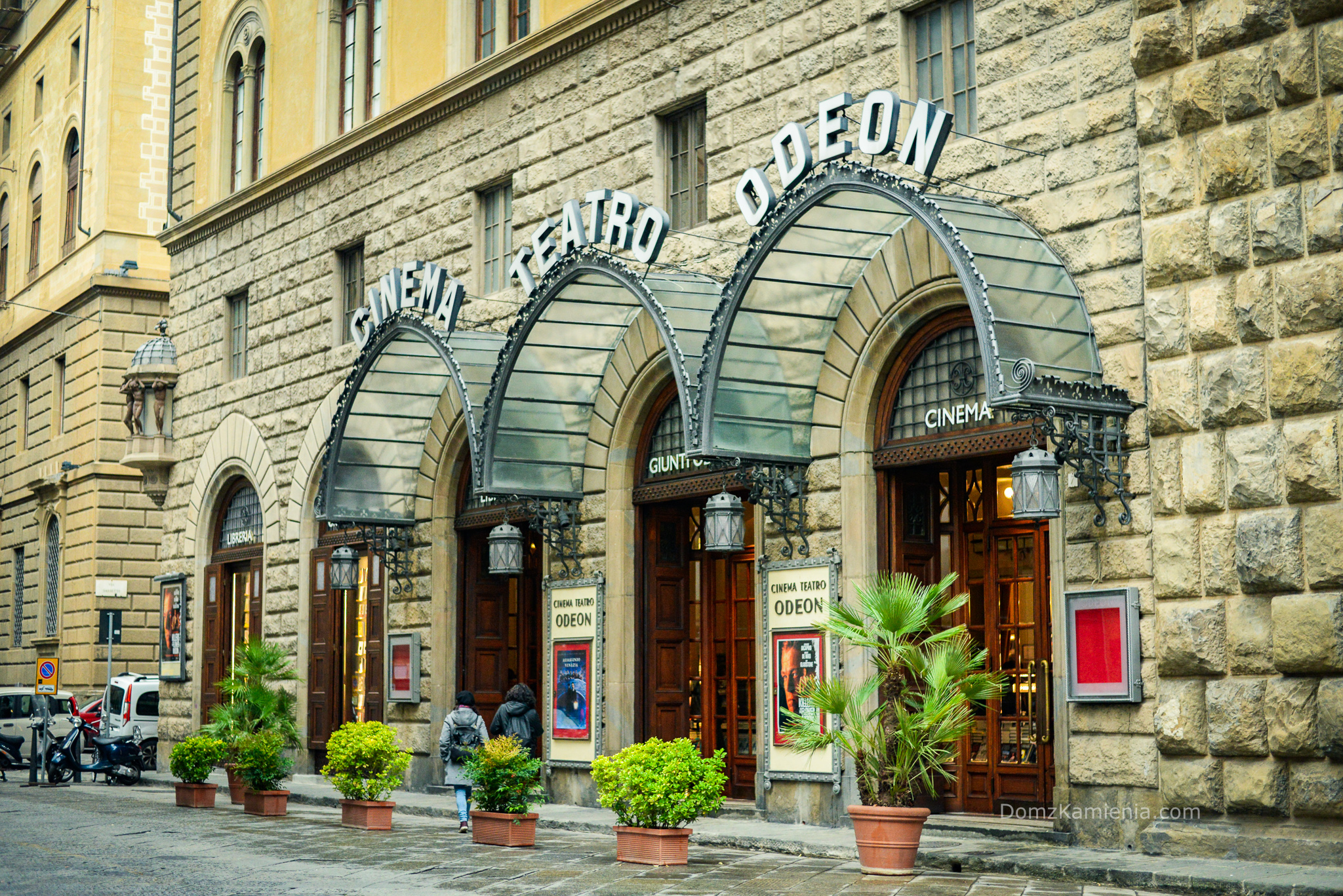 Kino - księgarnia Odeon we Florencji, Sekrety Florencji, Dom z Kamienia