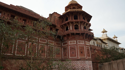 Menjelajah Benteng Merah Agra Fort