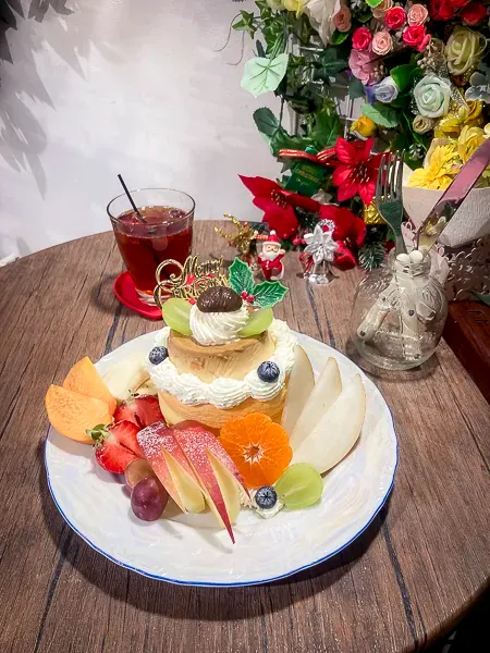 浅草『生果実専門店ASAKUSA YOROZU CAFE』季節のプリンアラモードパンケーキとアイスティー
