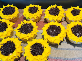 sunflower cupcakes