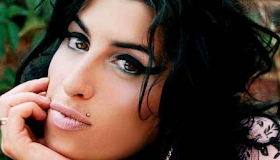 Ya Ampun, Foto Full Pic Amy Winehouse Yang Tak Berbusana Ini Mau Dijual Loh!