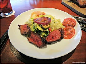 Menú Dine Out Seasons 52: Grilled Flat Iron Steak Salad