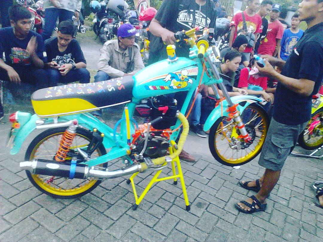 Foto Atau Gambar Modifikasi Motor Honda Cb Versi Racing Yang Patut