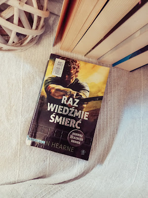 Kevin Hearne Raz wiedźmie śmierc Kroniki Żelaznego Druida