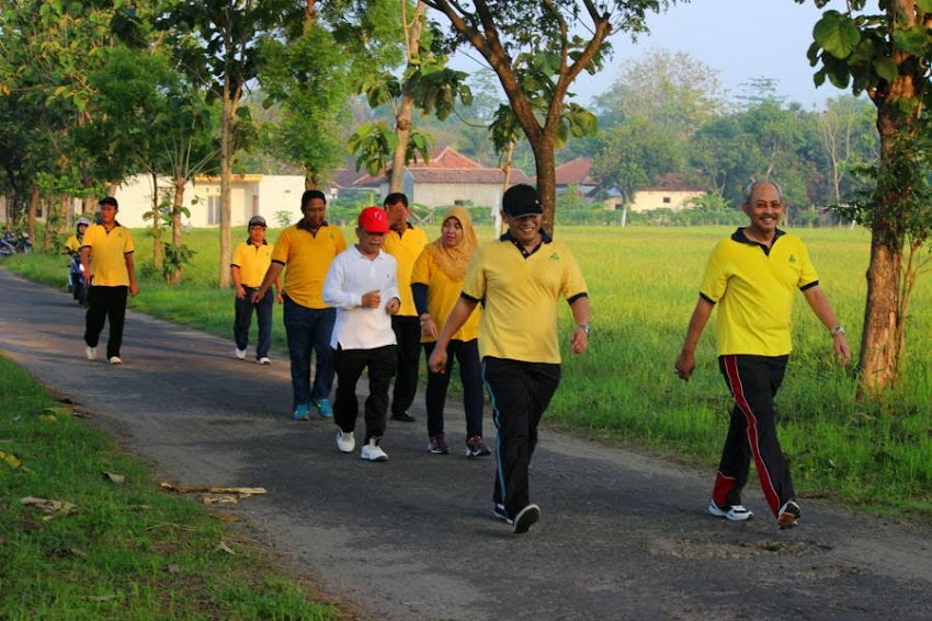 JALAN PAGI DAN CEK KEBUN WILAYAH BARAT BERSAMA JAJARAN DIREKSI PTPN XI