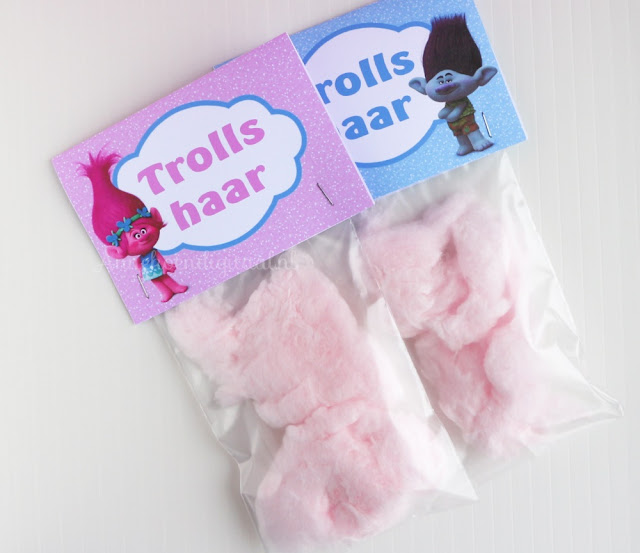 Trolls traktatie, traktatie trolls, trolls uitdelen, uitdelen trolls, poppy traktatie, poppy suikerspin, trolls haar, haar trolls, trolls feest, feest trolls