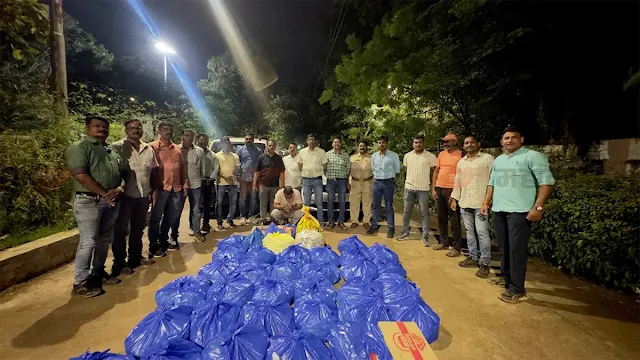 Chandrapur Fake Liquor | चंद्रपूर | जिल्ह्यातील बल्लारपूर पोलीस स्टेशन हद्दीत अवैध दारू वाहतूक करणाऱ्यांवर स्थानिक गुन्हे शाखेच्या पथकाने मोठी धडक कारवाई करत सुमारे २३.५० लाख रुपयांचा मुद्देमाल जप्त केला आहे.