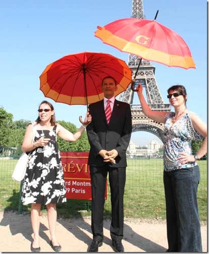wax_obama_umbrella