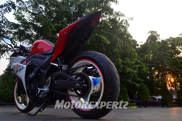 Yamaha R25 Modifikasi Ban Besar