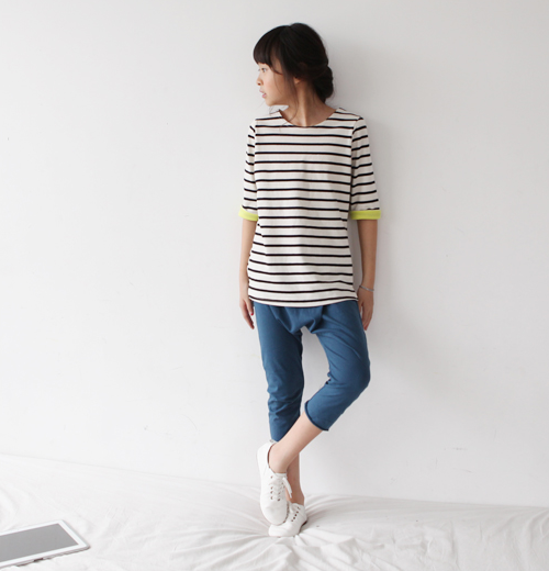 V-cut Back Stripe Shirt with Colorful Facing