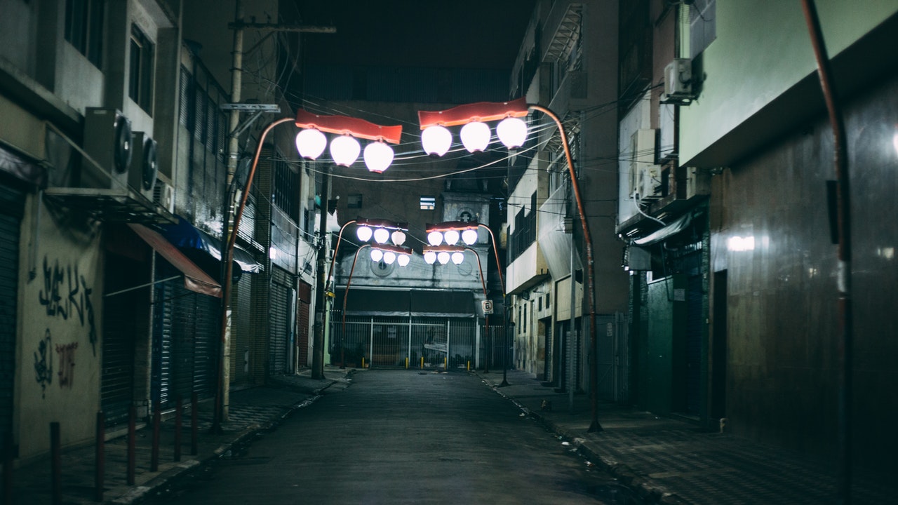 empty street dim white light | HDR Photography