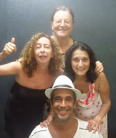 O compositor Cássio Tucunduva (de óculos) e os intérpretes Cely Trece (de preto), Naiana Peres e Paulinho Pereira