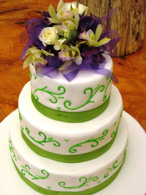 Wedding Cakes Green Square Round 