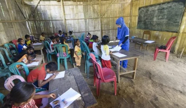 Mendikbud Minta Guru Ikhlas Jika Harus Dirotasi