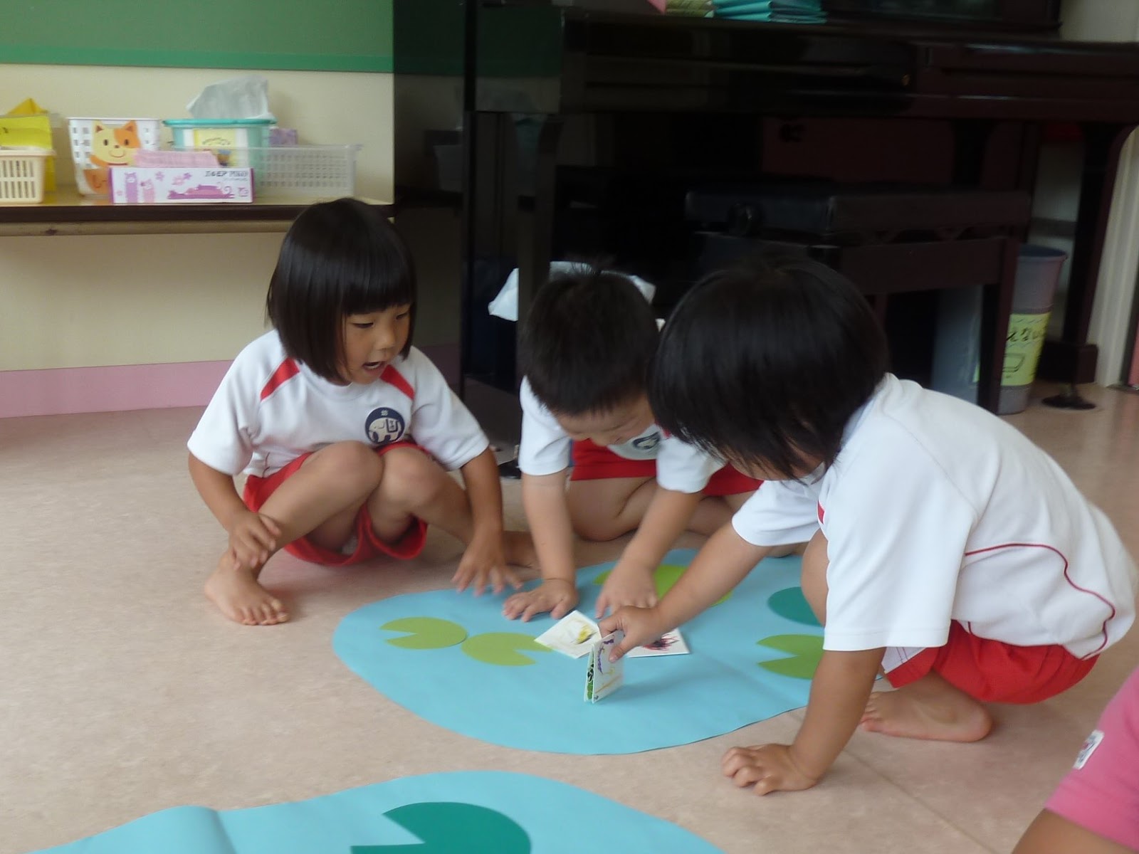 聖徳幼稚園 ある日 ある時 パッチンかえるで遊んだよ たんぽぽ組