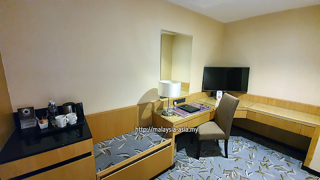 Review of Imperial Riverbank Hotel