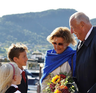King Harald V and Queen Sonja embarked into county trips