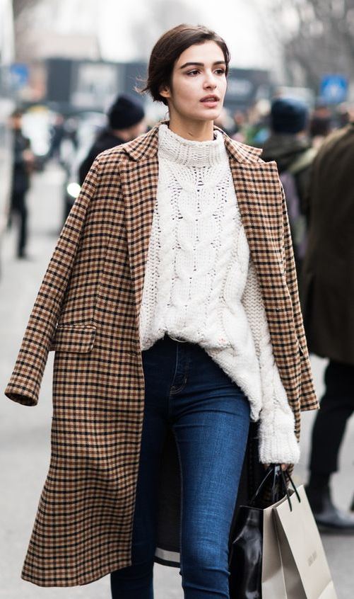 Winter Fashion Trends / plaid coat + white knit sweater + skinny jeans + bag