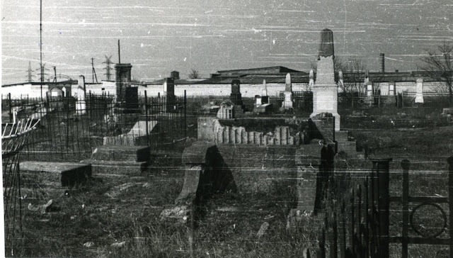 Еврейское кладбище в Херсоне. Фото Евгения Масленко. Сентябрь 1991 года