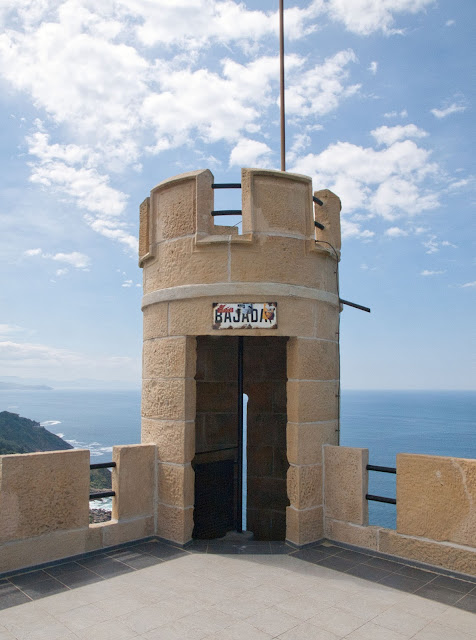 jiemve, le temps d'une pose, Espagne, San Sebastian, Saint Sébastien, mont igueldo, grande tour, tourelle, échauguette