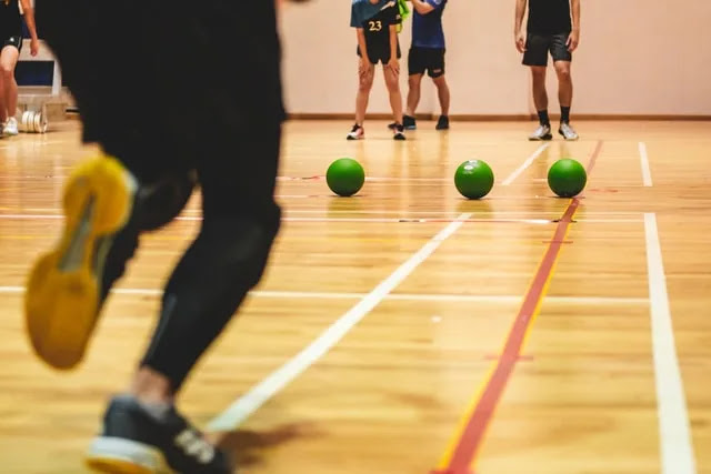 aprende ingles juego balon prisionero el matar dodgeball